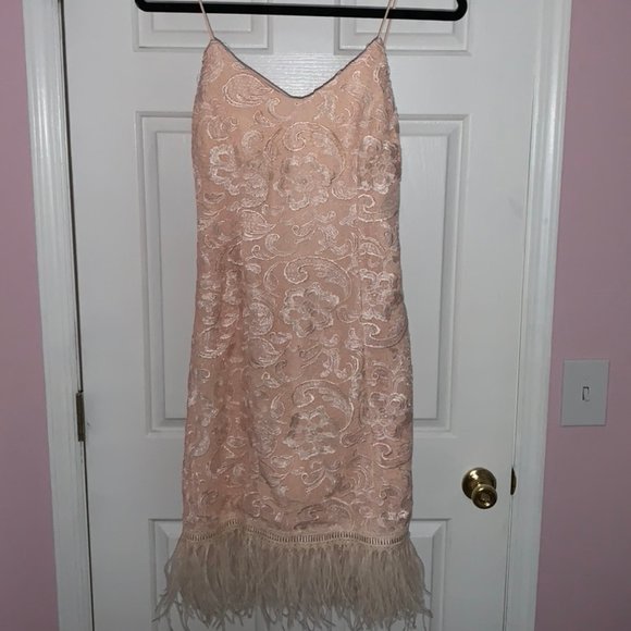 MINUET Lace feather trim dress - Picture 2 of 7